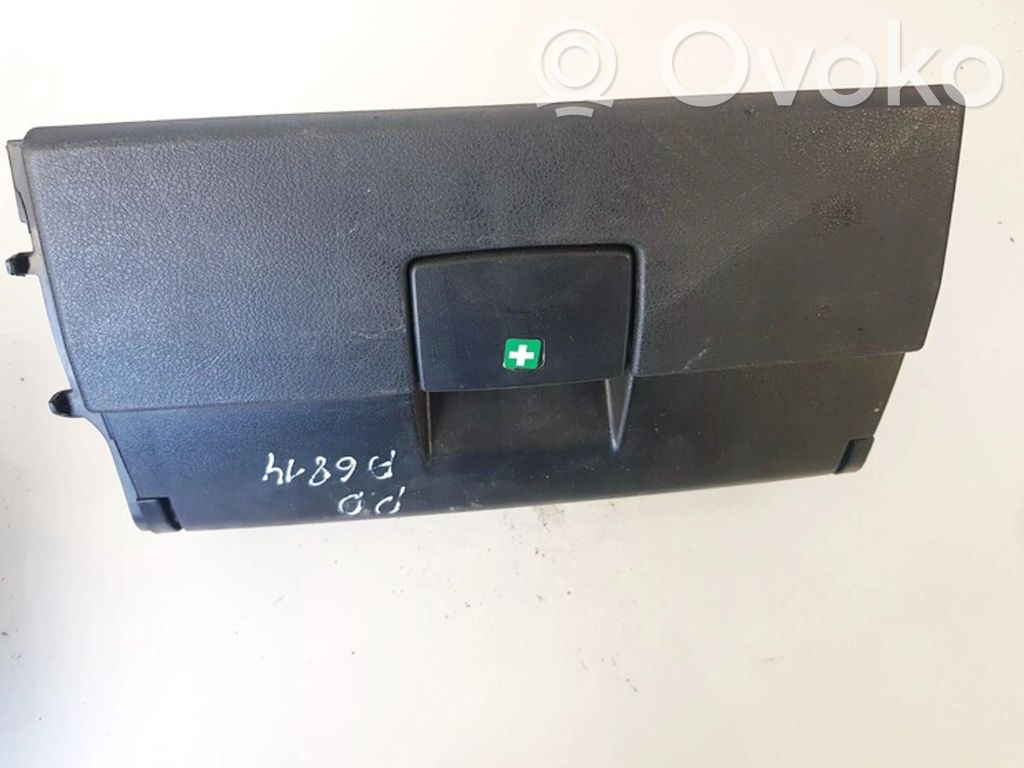 Guantera   8P0881578,8318873,8318873,8318875RH,8P0881578