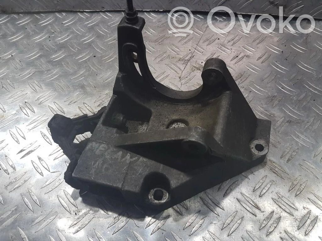 Engine mounting bracket   7700271173,7700271173