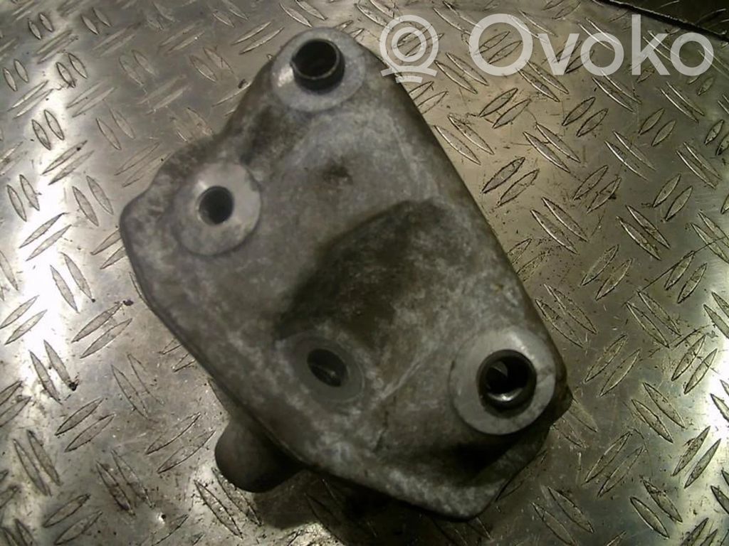 Peugeot 307 Engine mounting bracket 
