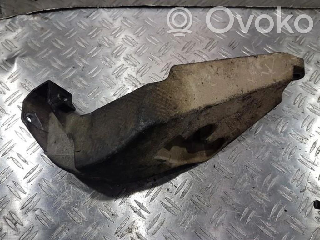 Opel Vectra B Engine mounting bracket 