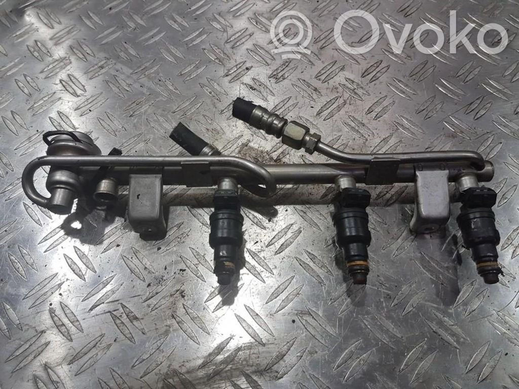 Audi A4 S4 B5 8D Rampă alimentare injectoare 