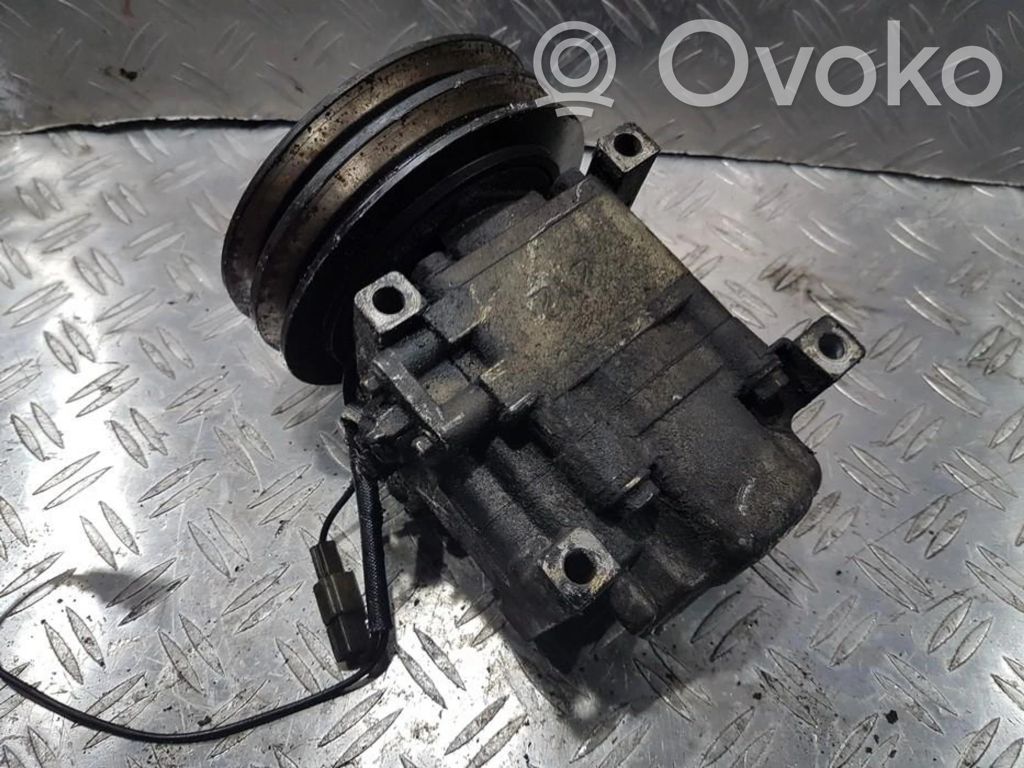 Mazda 323 F Ilmastointilaitteen kompressorin pumppu (A/C) 