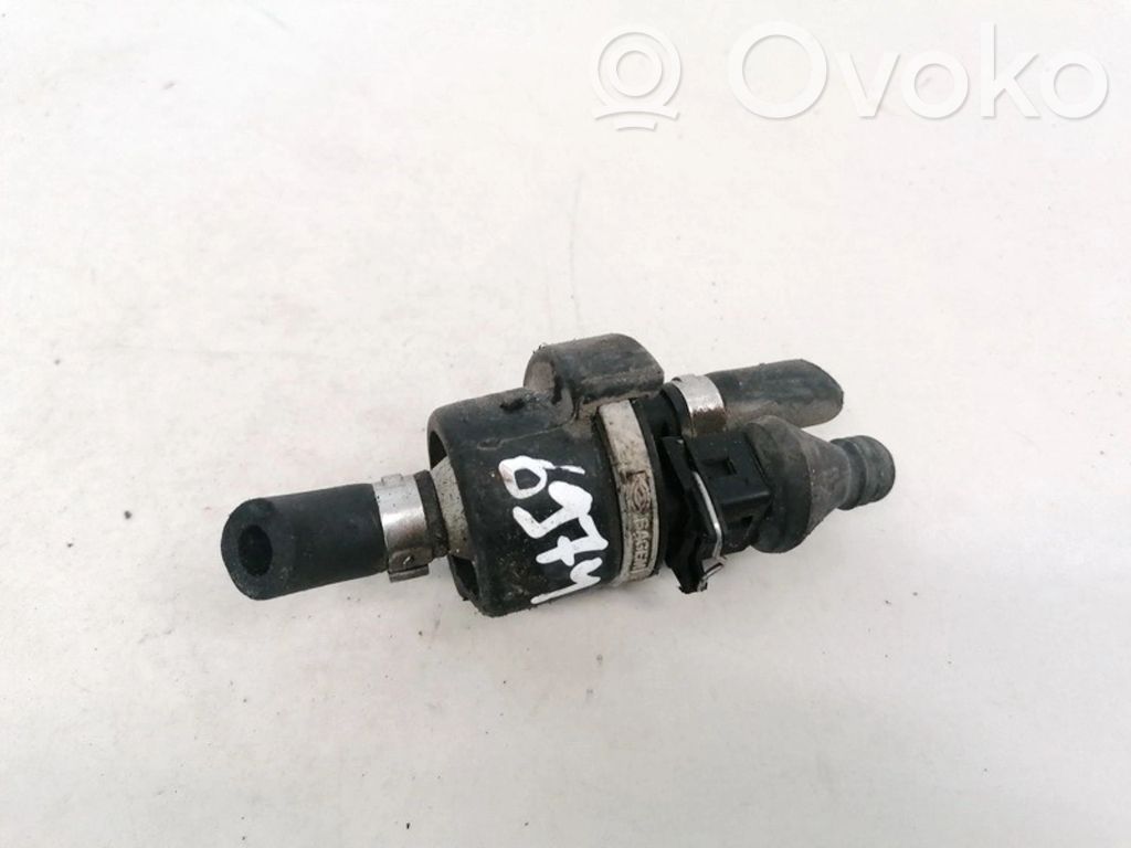 Volkswagen PASSAT B5 Valvola di depressione (usato)