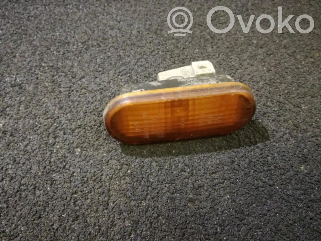 Volkswagen Golf IV Semnalizator bară față 