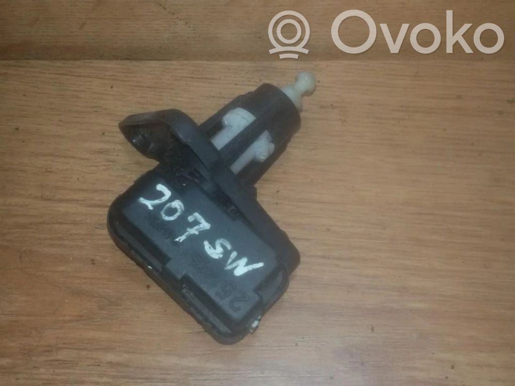 Headlight level adjustment motor