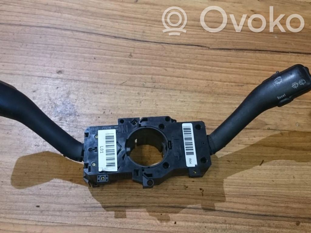 Volkswagen Golf IV Leva/interruttore dell’indicatore di direzione e tergicristallo