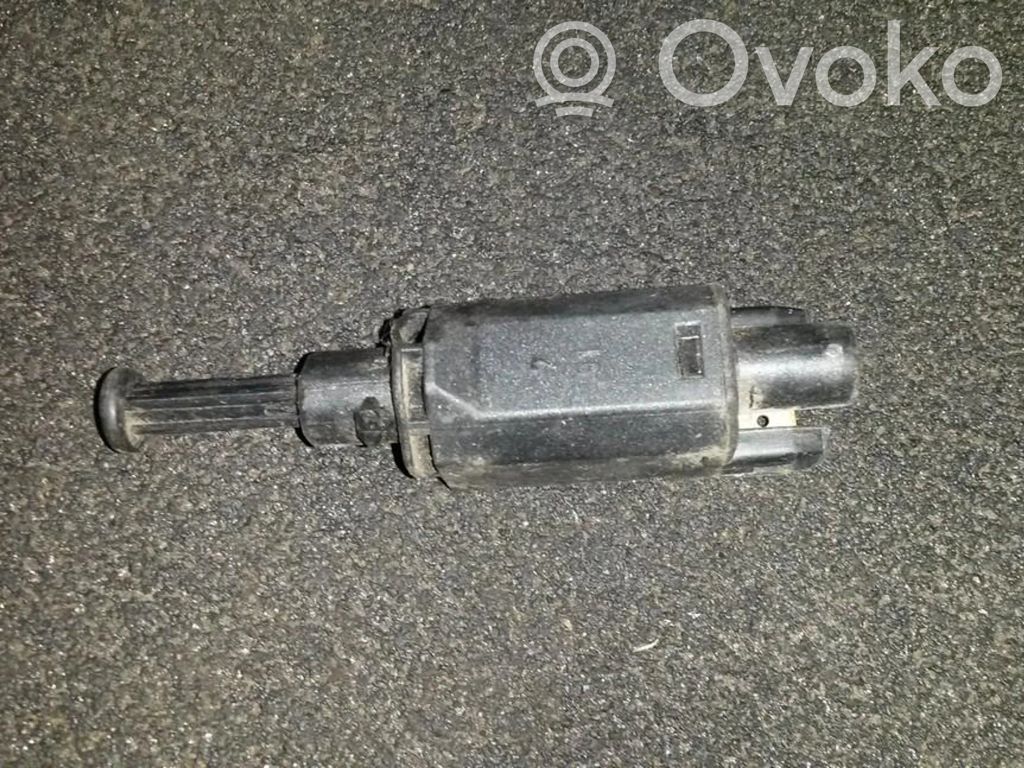 Volkswagen PASSAT B3 Jarrupolkimen anturin kytkin 