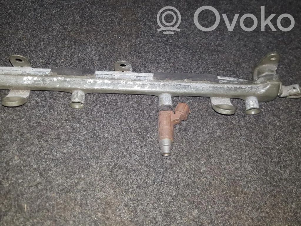 Mazda Protege Tubo principal de alimentación del combustible 
