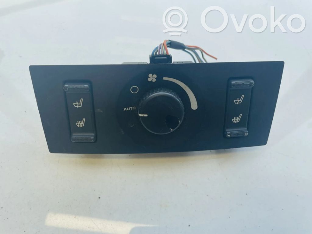 Chrysler Pacifica Climate control unit 
