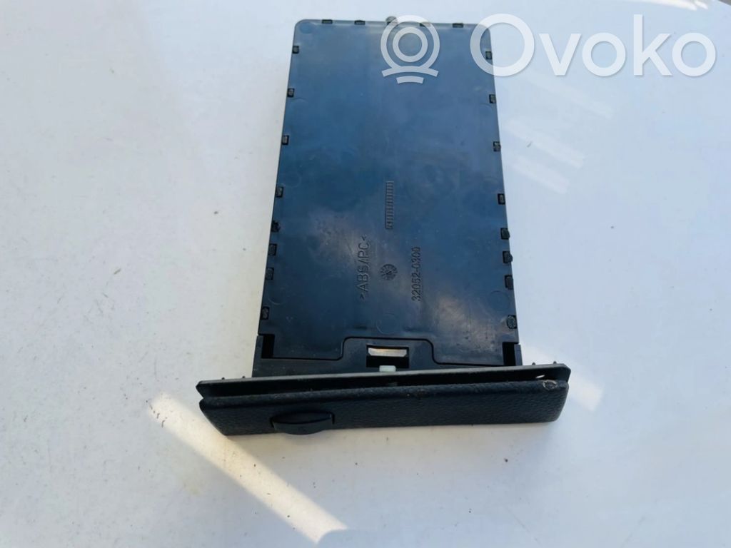 BMW 5 E60 E61 Cup holder 