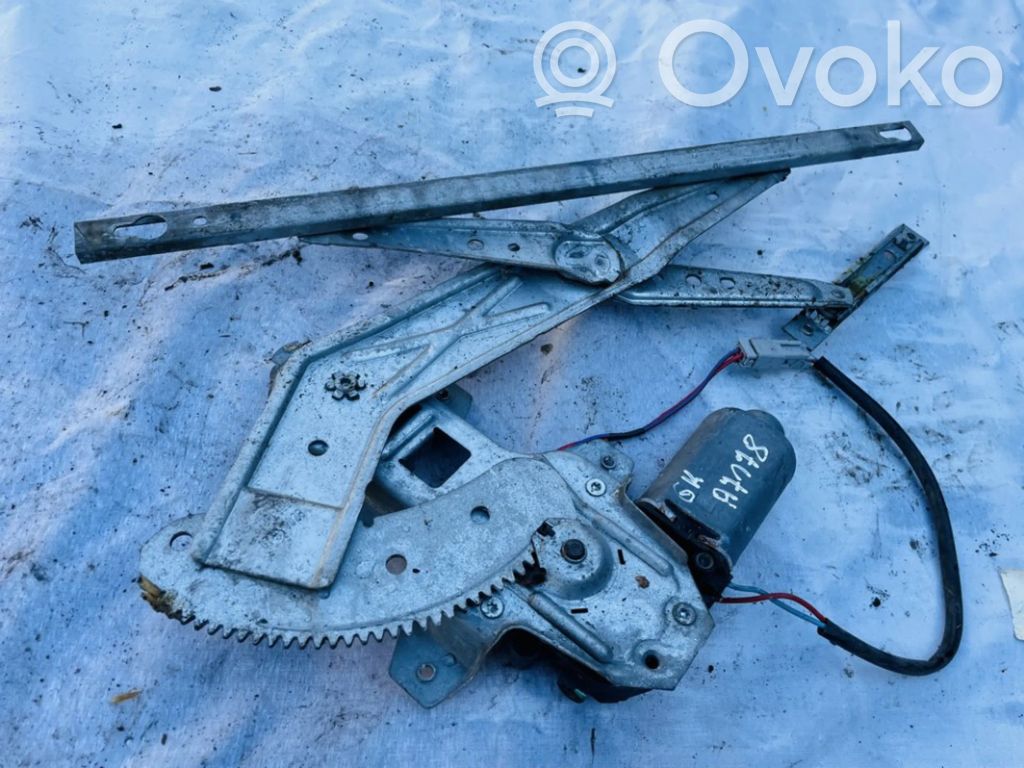 Regulador con motor de la ventanilla de la puerta corredera