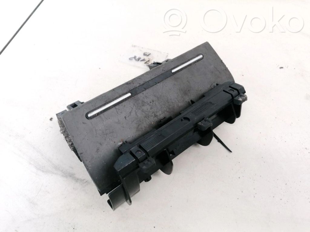 Auton tuhkakuppi   8E0857951F,8E0857951F