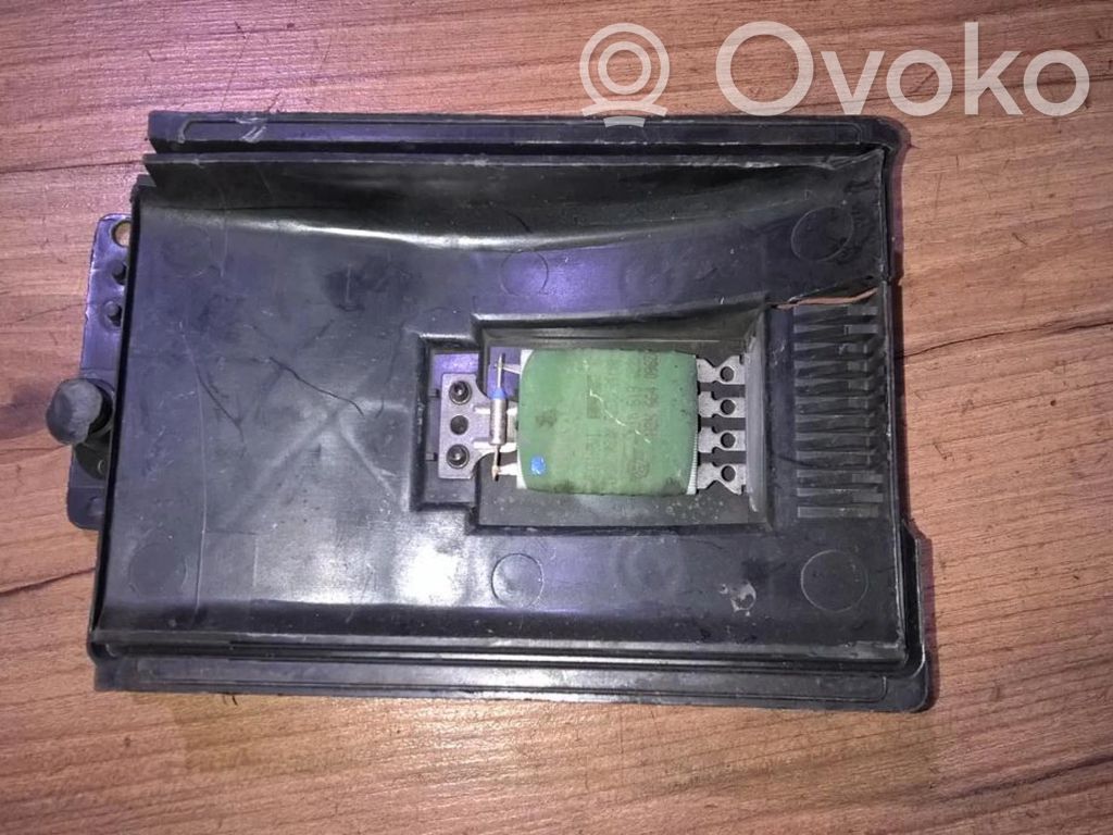 Volkswagen Golf IV Rezystor / Opornik dmuchawy nawiewu 
