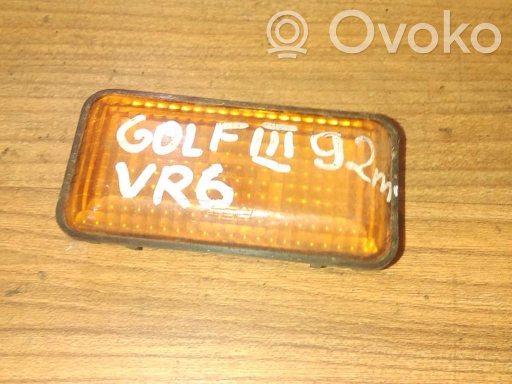 Volkswagen Golf III Kierunkowskaz błotnika przedniego 