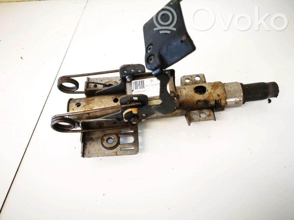 Audi A3 S3 8L Ohjauspyörän akseli 