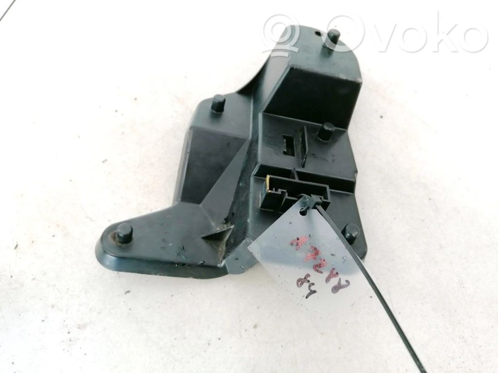 Rover 75 Takavalon polttimon suojan pidike 