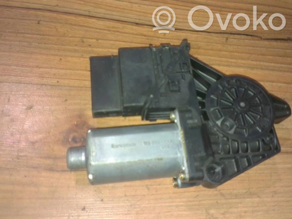Volkswagen PASSAT B5 Motorino alzacristalli della portiera posteriore