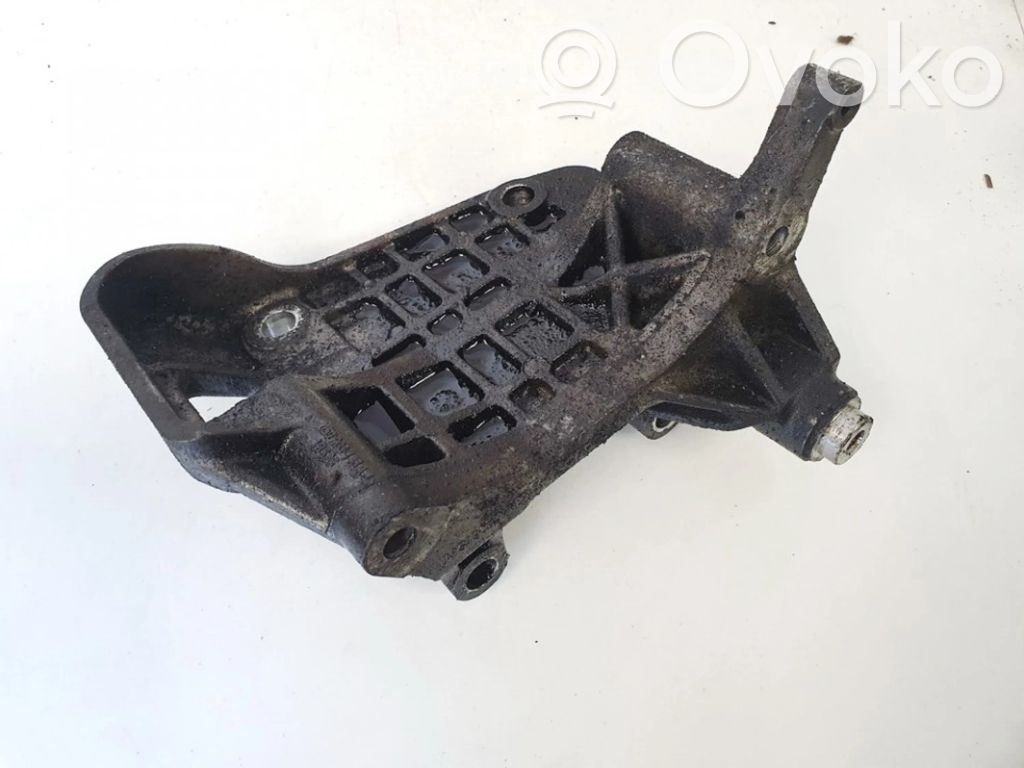 Volkswagen PASSAT B6 Variklio tvirtinimo kronšteinas 