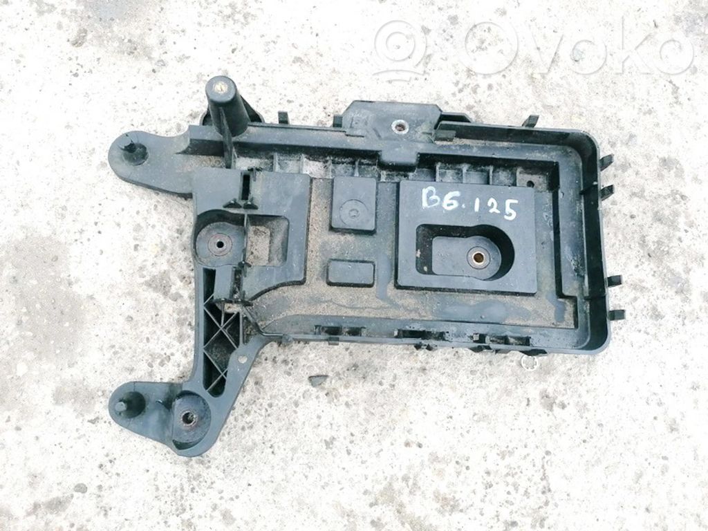 Volkswagen Golf V Vassoio scatola della batteria