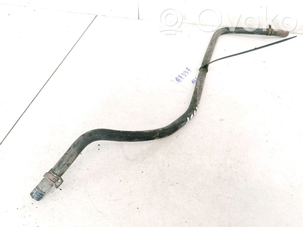 Tuyau de liquide de refroidissement moteur