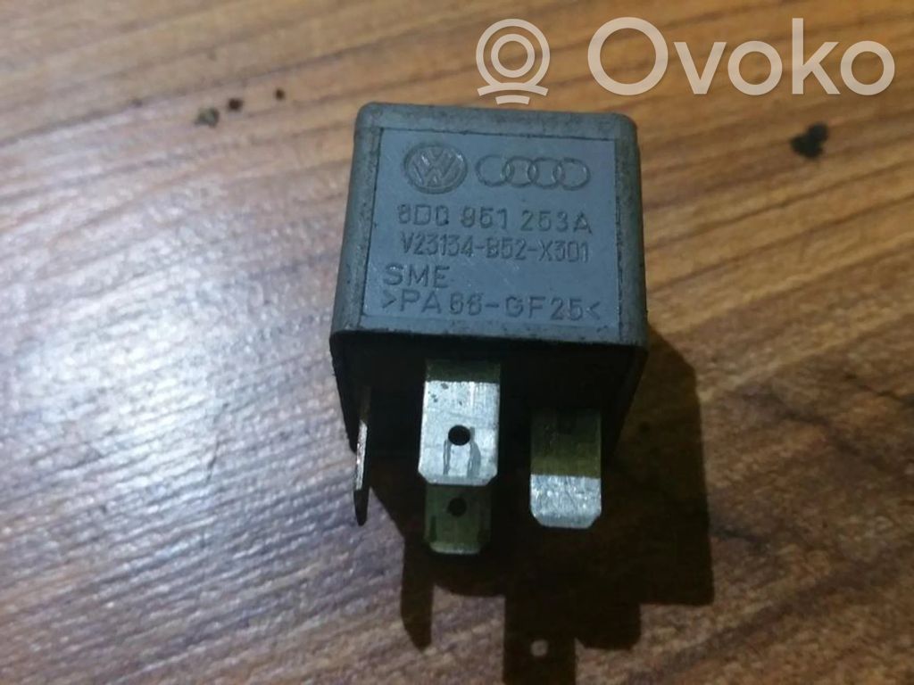 Altri relè   8D0951253A,V23134B52X301,8D0951253A,V23134B52X301,V23134B52X301
