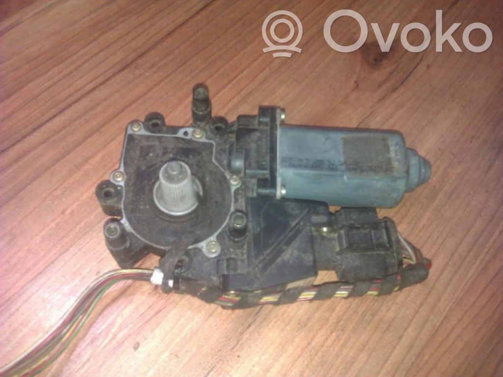 Audi A8 S8 D2 4D Asa reguladora de la puerta trasera 