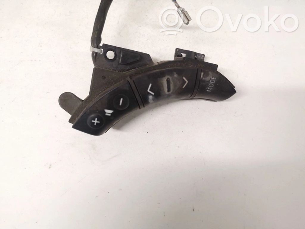 Toyota Avensis Verso Butoane/comutatoare pe volan