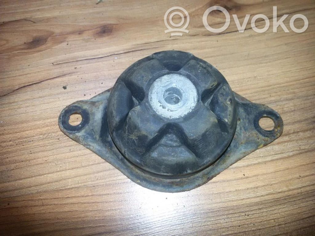 Engine mount bracket   443199381,443199381