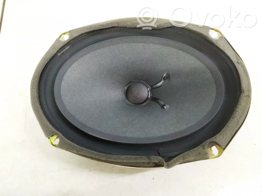 KIA Carnival Etuoven kaiutin 