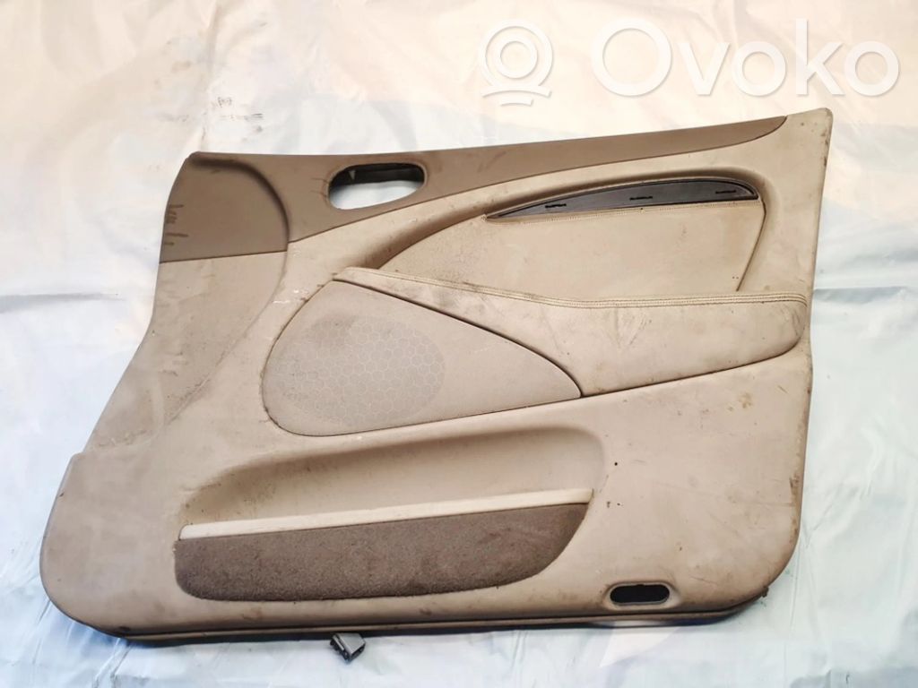 Revestimiento de puerta delantera   B2418,B2418