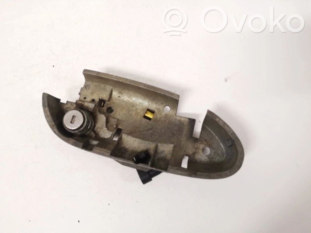 Opel Omega B1 Wkładka zamka drzwi przednich