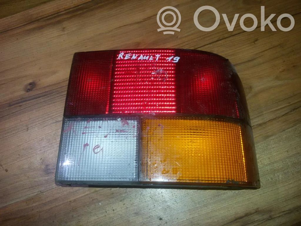 Renault 19 Lampă spate în caroserie