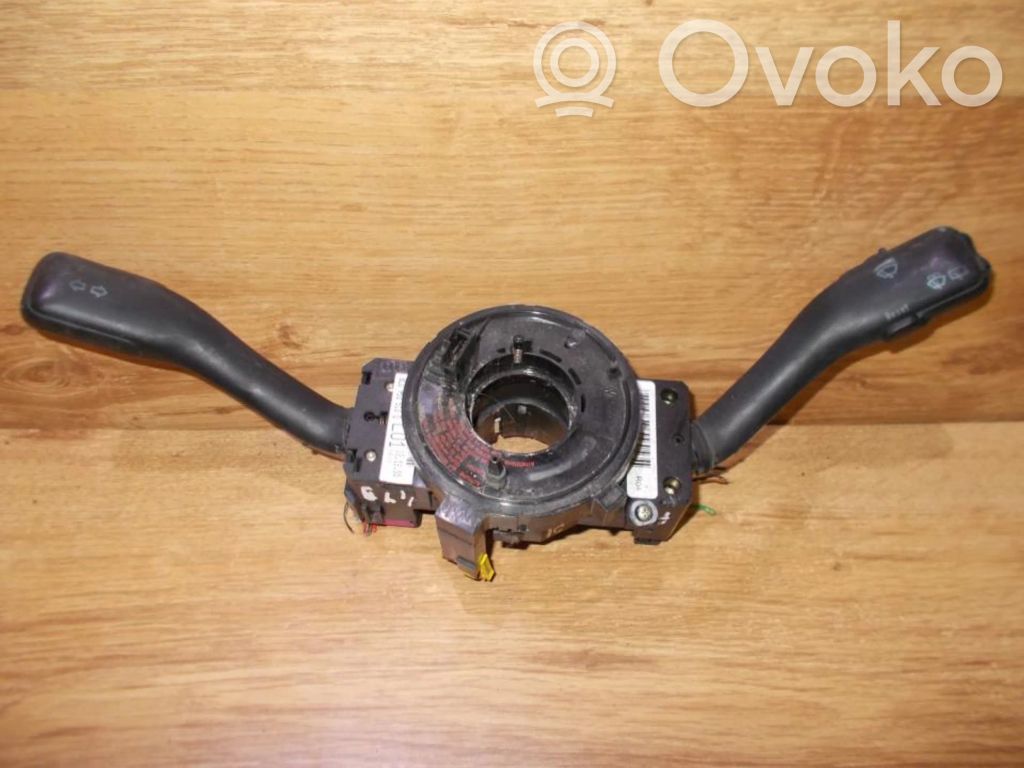 Skoda Fabia Mk1 (6Y) Bloc semnalizator și ștergător parbriz