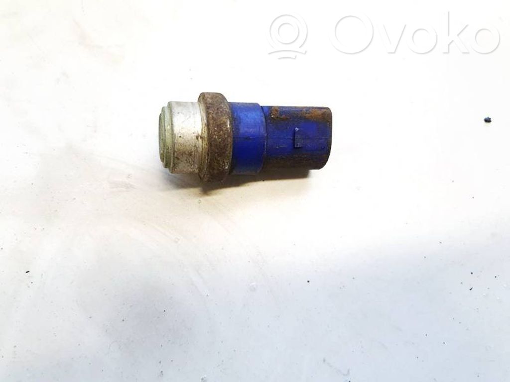 Volkswagen PASSAT B5.5 Sensor de temperatura del refrigerante 
