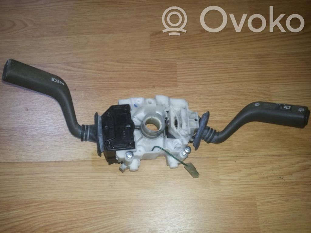 Volvo S40, V40 Leva/interruttore dell’indicatore di direzione e tergicristallo 