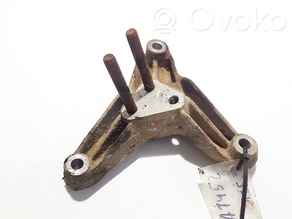 Mitsubishi Carisma Engine mounting bracket 
