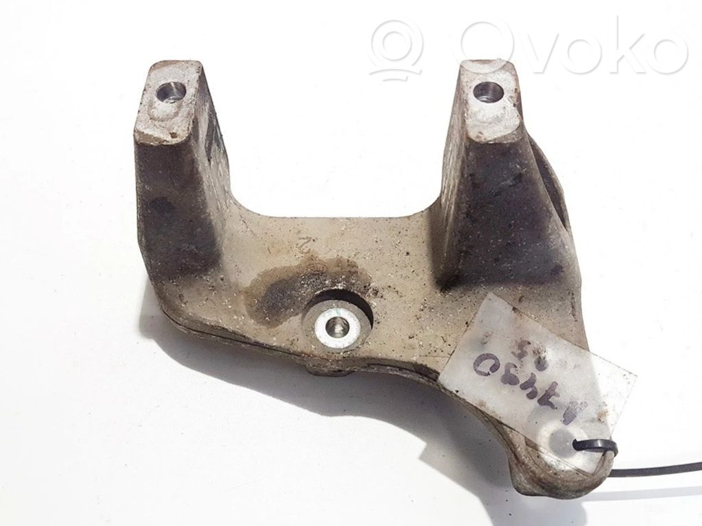 Peugeot 407 Engine mounting bracket 