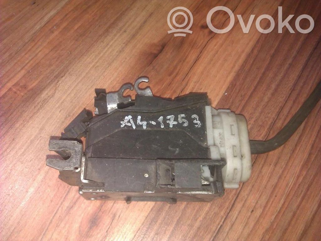 Audi A4 S4 B5 8D Încuietoare ușă față 