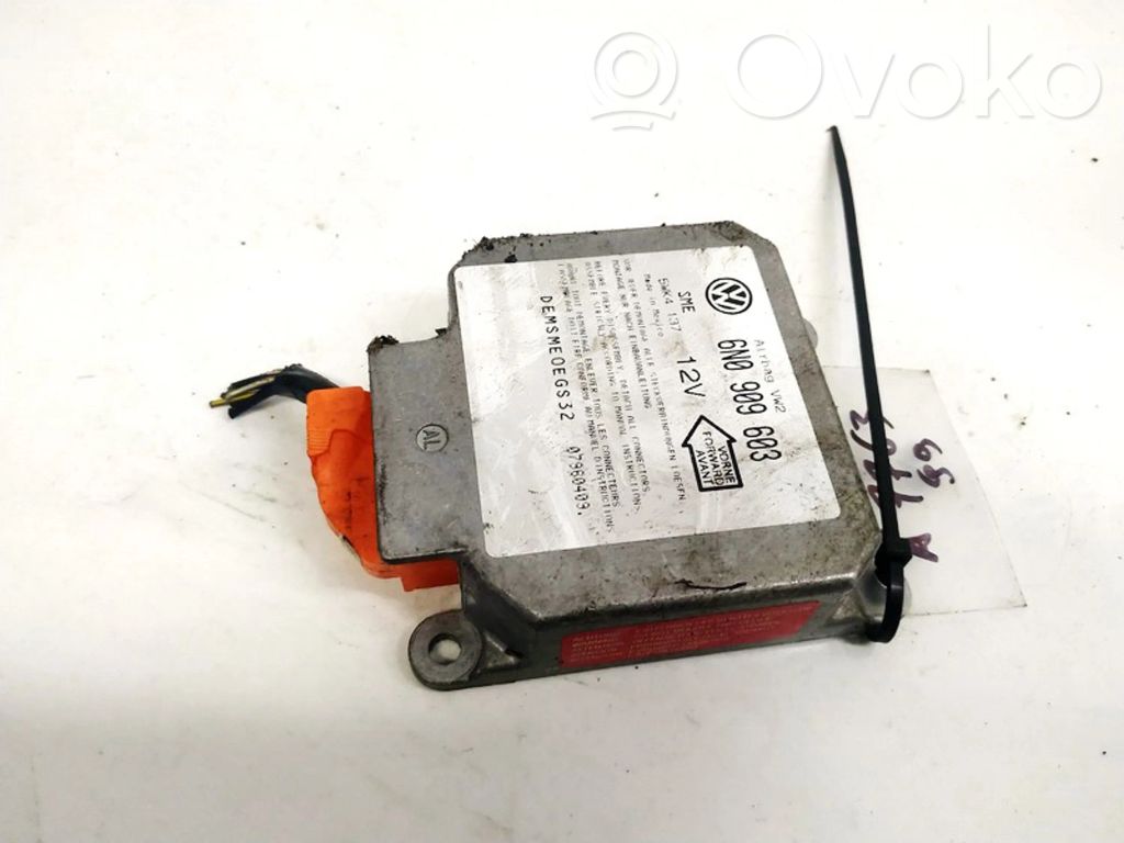 Volkswagen PASSAT B4 Unitate/modul de comandă airbaguri 