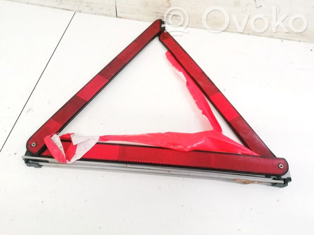 Volkswagen PASSAT B5 Triangle d'avertissement
