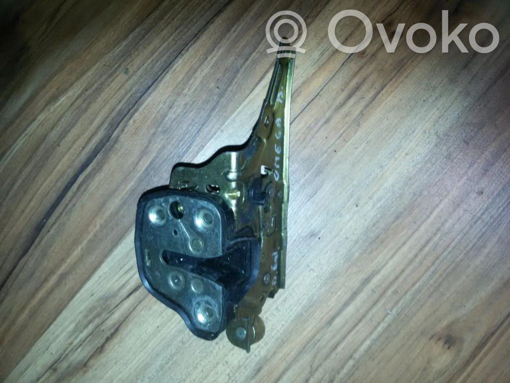 Opel Omega B1 Zamek drzwi tylnych 