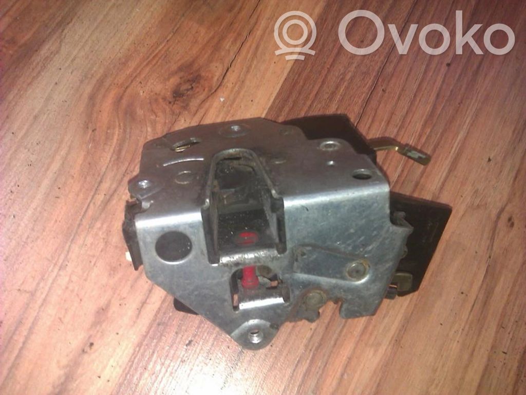 BMW 3 E36 Încuietoare ușă spate 