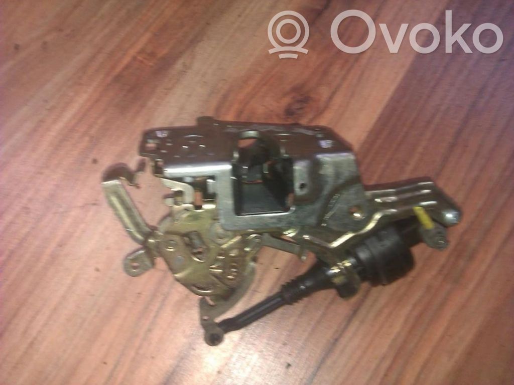 Mercedes-Benz C W202 Serratura portiera posteriore 