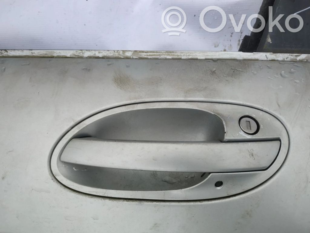 Manecilla externa puerta delantera