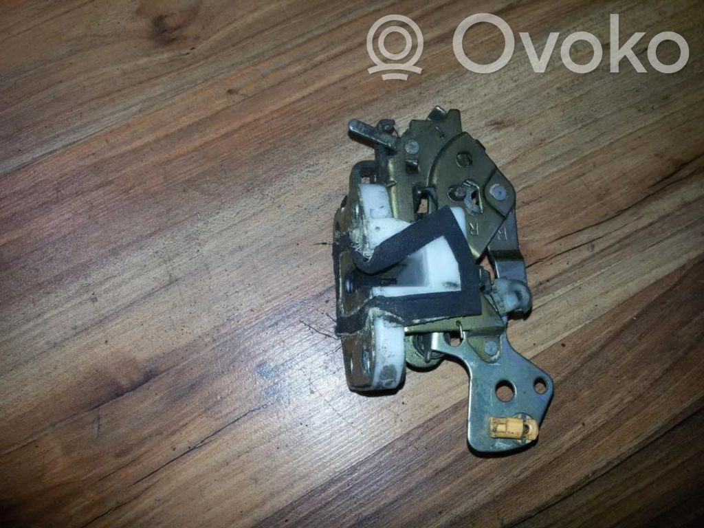 Mazda 121 Încuietoare ușă spate 