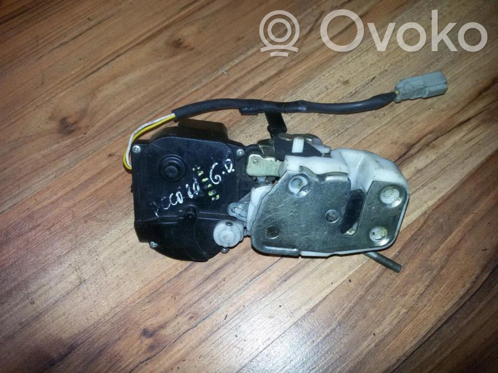 Cerradura de puerta trasera