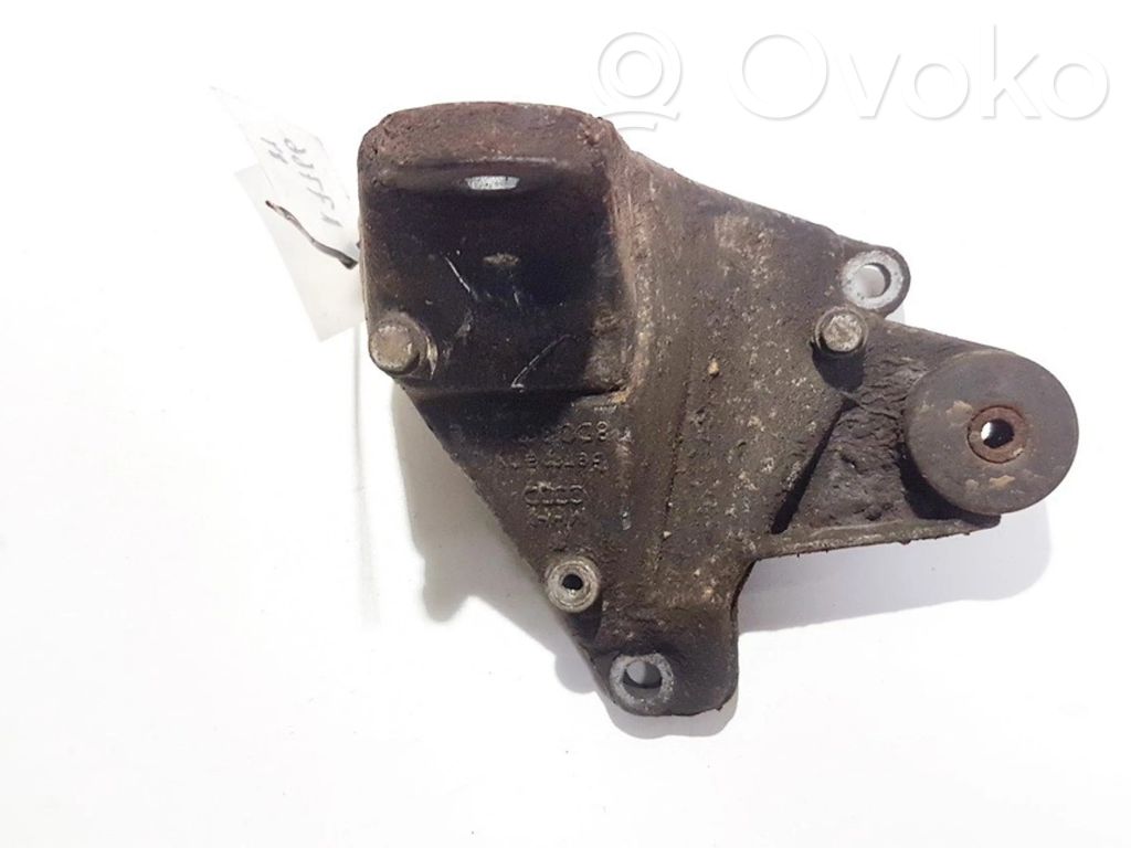 Łapa / Mocowanie silnika   8D0399114L,8D0399114L