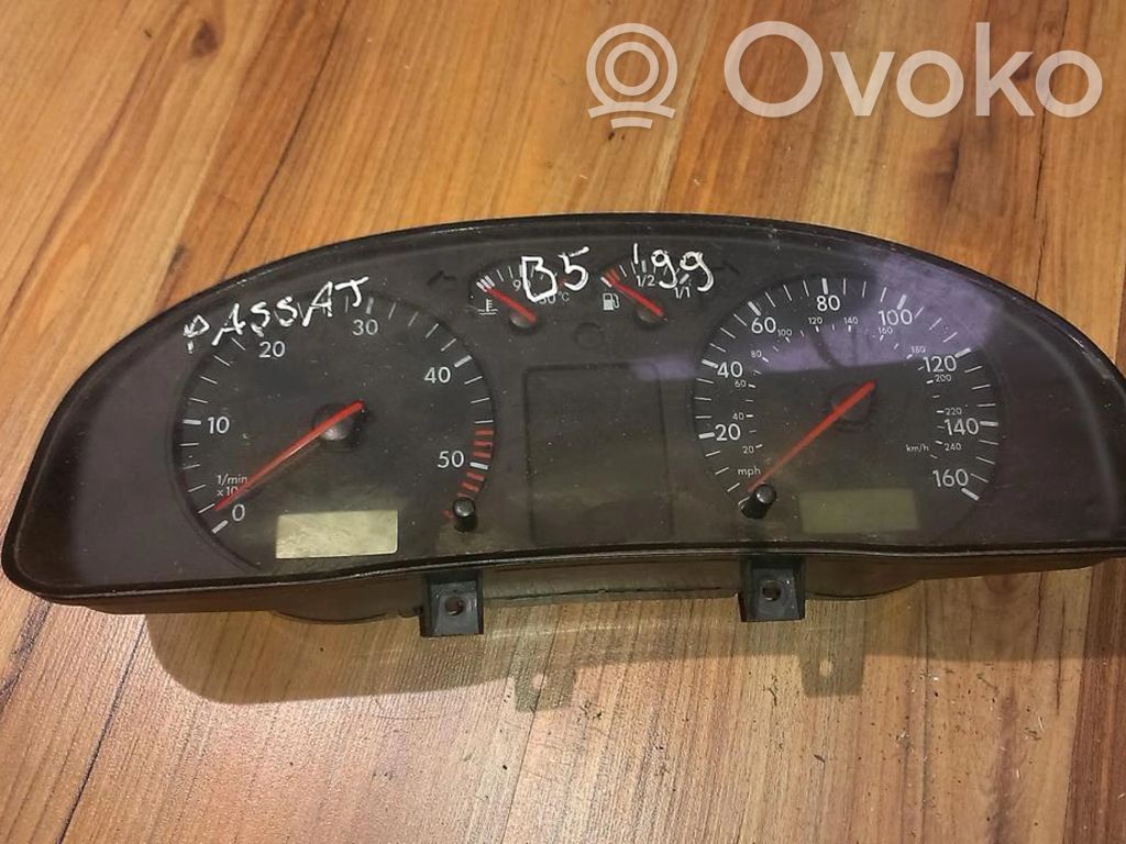 Volkswagen PASSAT B5 Velocímetro (tablero de instrumentos) 