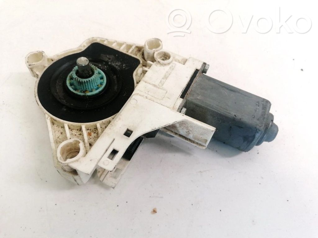 Motor del regulador de la ventanilla de la puerta delantera   8K0959801C,8K0959801C