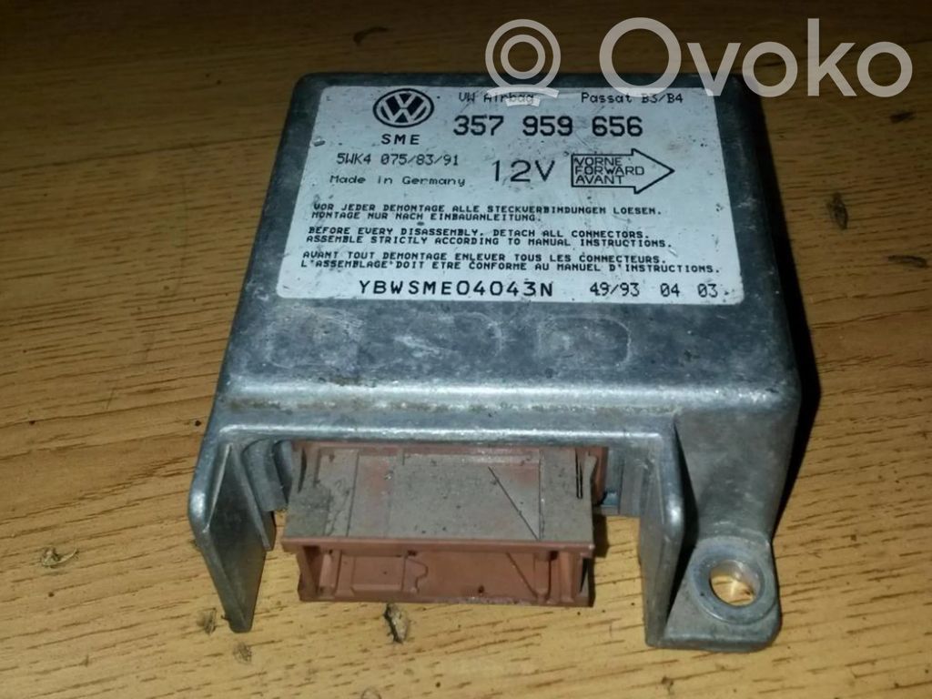 Volkswagen PASSAT B4 Unitate/modul de comandă airbaguri 